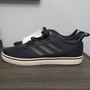 NWT Men's Adidas SIze US 10 True Chill Skateboarding Black/White Shoe